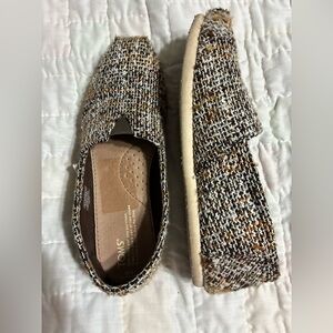 TOMS Women's Textured Loafers - Brown and Cream